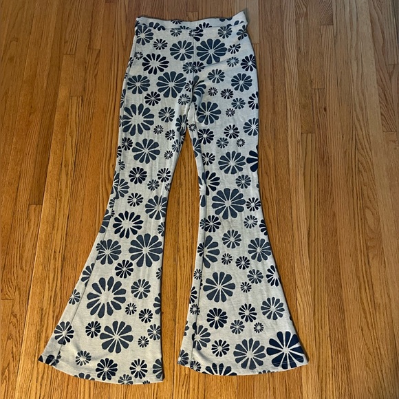 Altar’d State Floral Pants - Size M - Picture 2 of 3